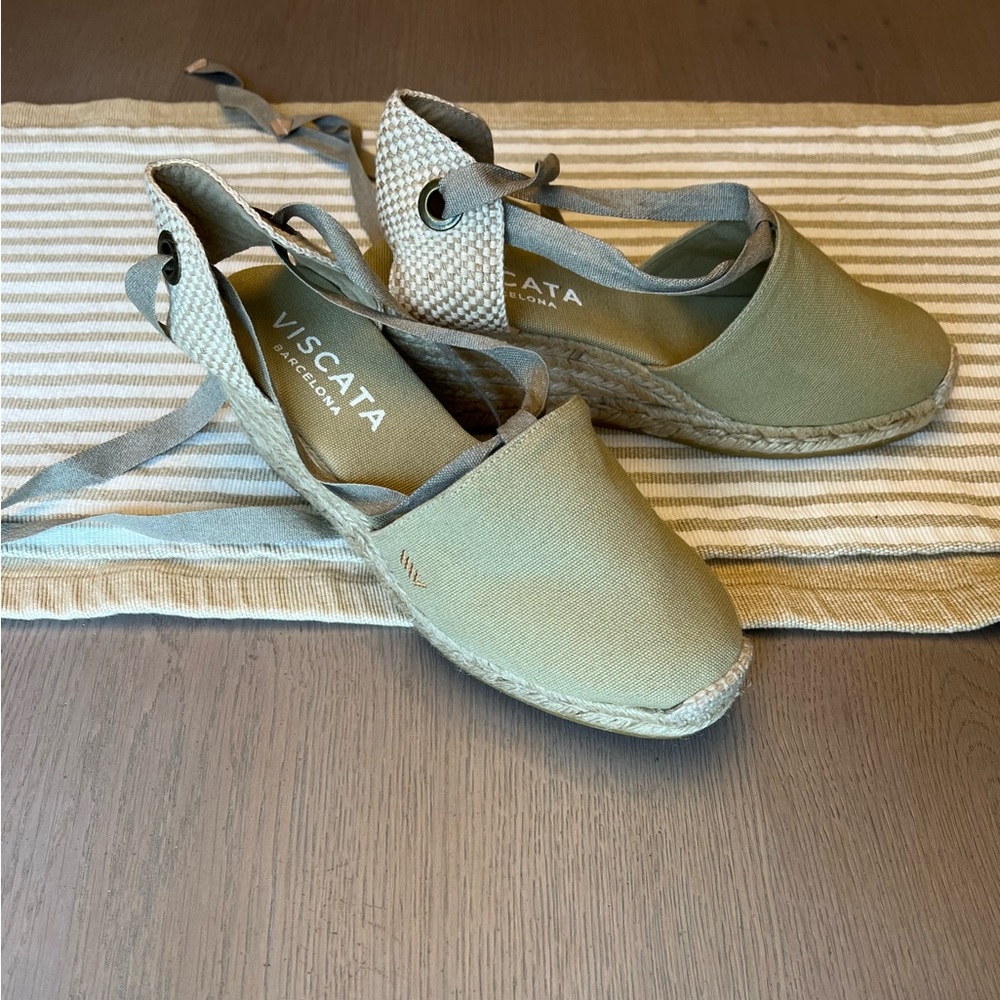 Viscata Barcelona Wedges in beige, never worn, size 10.5